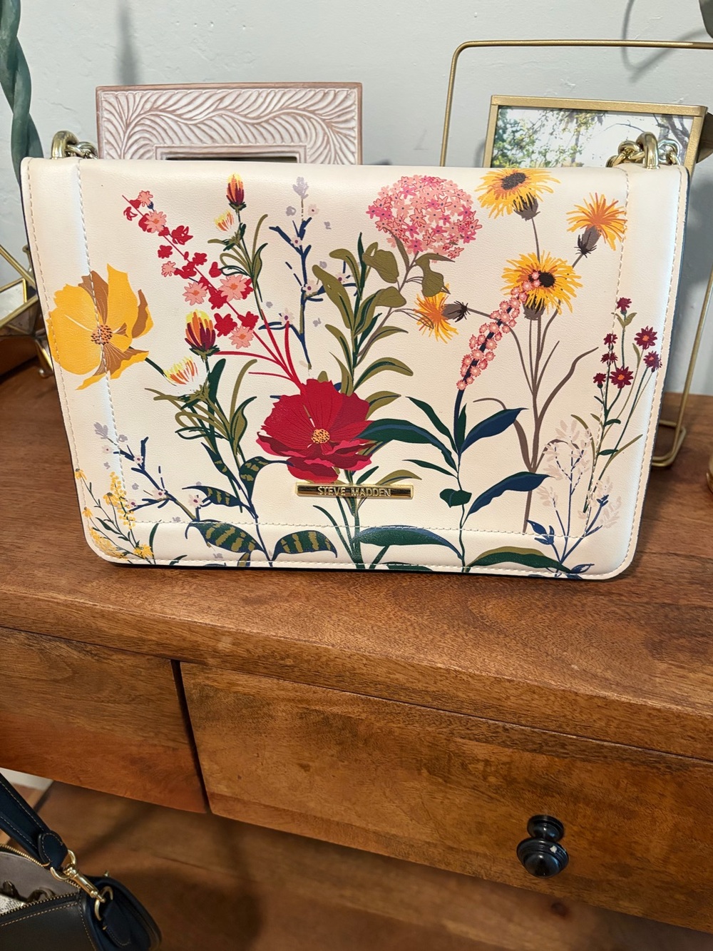 Steve Madden Cream Floral Shoulder Bag with gold chain strap.